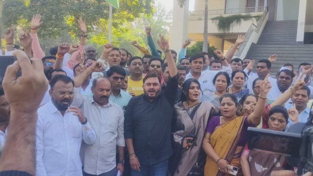 photo of protester of bhujbal