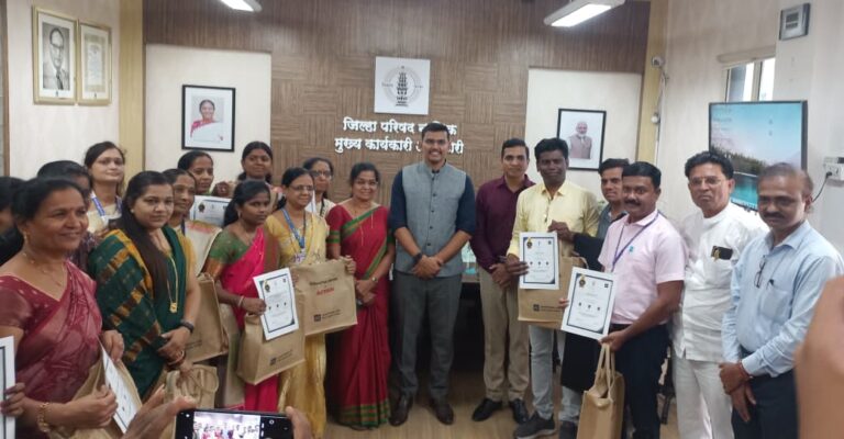 नावीन्यपूर्ण उपक्रम राबविणाऱ्या शिक्षकांचा जिल्हास्तरीय पुरस्काराने गौरव