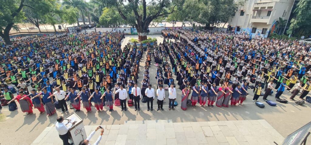 मराठा हायस्कूलमध्ये विद्यार्थ्यांनी प्रदूषणमुक्त दिवाळीची घेतली शपथ